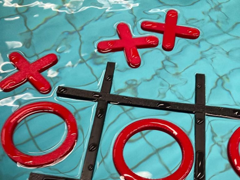 Tauchringen und Tauchstäben im Schwimmkurs Bronze der Schwimmschule Bielefeld