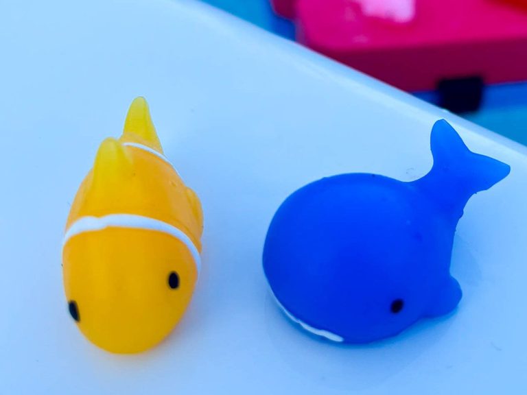 Verschiedene Bauklötze im Schwimmkurs Seepferdchen der Schwimmschule Bielefeld
