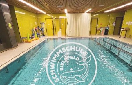 Schwimmkurse für Kinder und Erwachsene in Bielefeld Mitte vor Ort - Schwimmschule Bielefeld Schwimmkurse für Kinder und Erwachsene in Bielefeld Mitte vor Ort - Schwimmschule Bielefeld