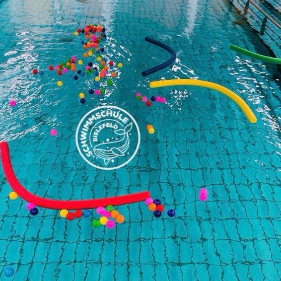 Zertifizierte Schwimmkurse; Aqua Basics, Seepferdchen & Bronze in Bielefeld - Schwimmschule Bielefeld für Kinder und Erwachsene vor Ort! Zertifizierte Schwimmkurse; Aqua Basics, Seepferdchen & Bronze in Bielefeld - Schwimmschule Bielefeld für Kinder und Erwachsene vor Ort!