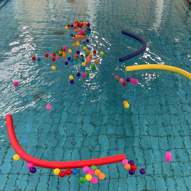 Schwimmkurse Wasserbewältigung, Seepferdchen und Bronze der Schwimmschule Bielefeld