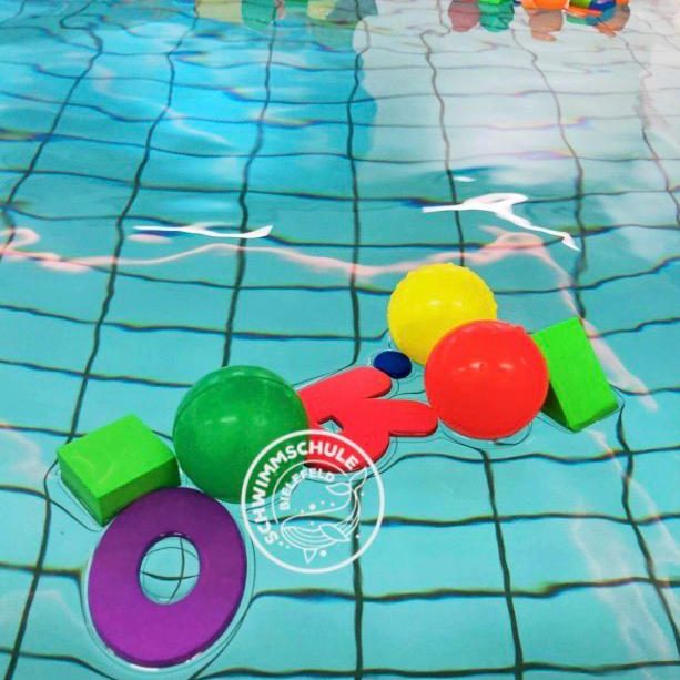 Zertifizierte Schwimmkurse; Aqua Basics, Seepferdchen & Bronze in Bielefeld - Schwimmschule Bielefeld für Kinder und Erwachsene vor Ort! Zertifizierte Schwimmkurse; Aqua Basics, Seepferdchen & Bronze in Bielefeld - Schwimmschule Bielefeld für Kinder und Erwachsene vor Ort!